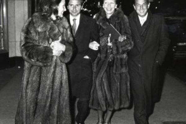 Revlon – Behind the Scenes featuring Oscar de la Renta